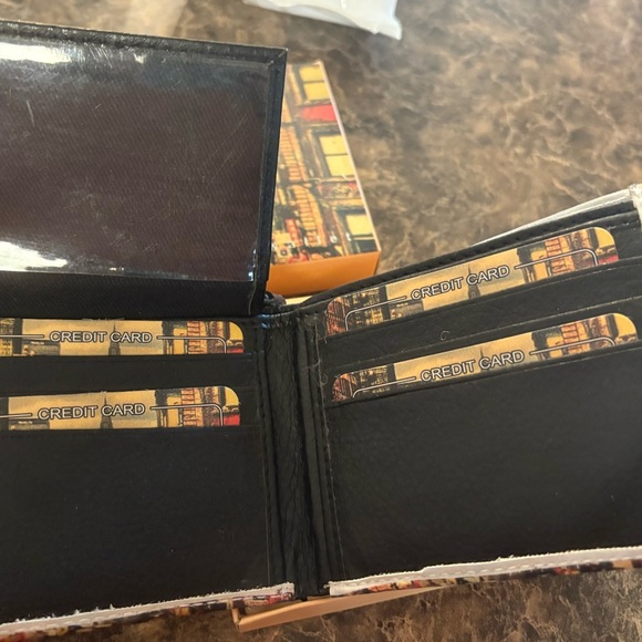 Cityscape Design Wallet - Picture 3 of 4